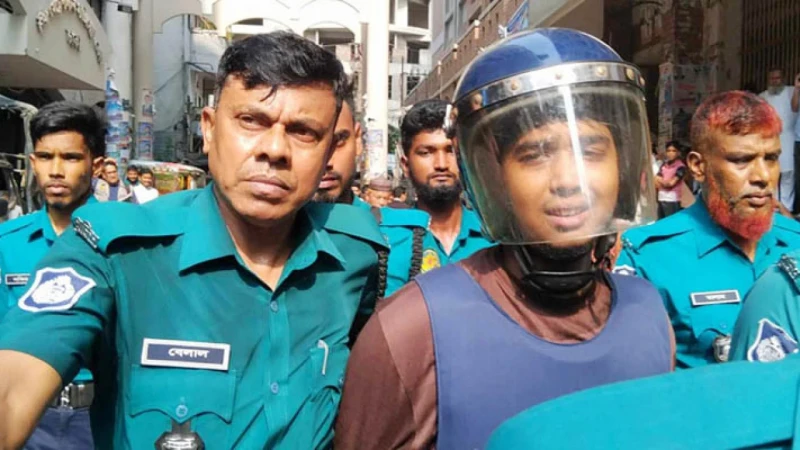 পারভেজ হত্যা মামলার প্রধান অভিযুক্ত মেহেরাজ ও হৃদয়কে রিমান্ড শেষে কারাগারে পাঠানো হয়েছে।